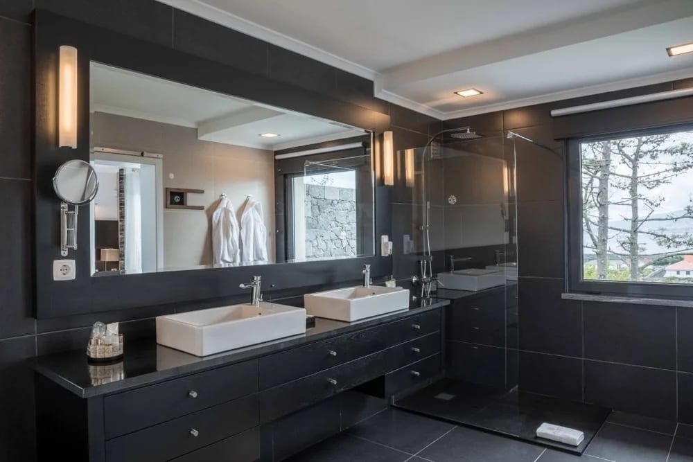 Private en-suite bathroom
