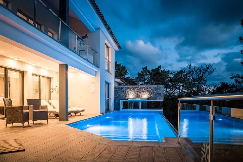 Panoramic pool terrace